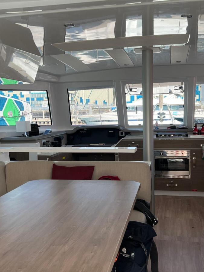 Private Exclusive Catamaran 'hang Loose' * Barcelone