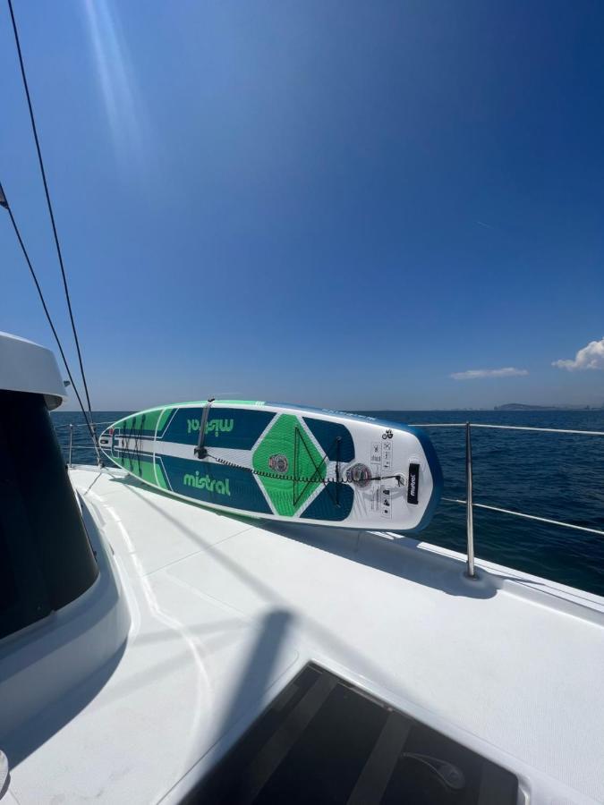 Private Exclusive Catamaran 'hang Loose' Barcelone